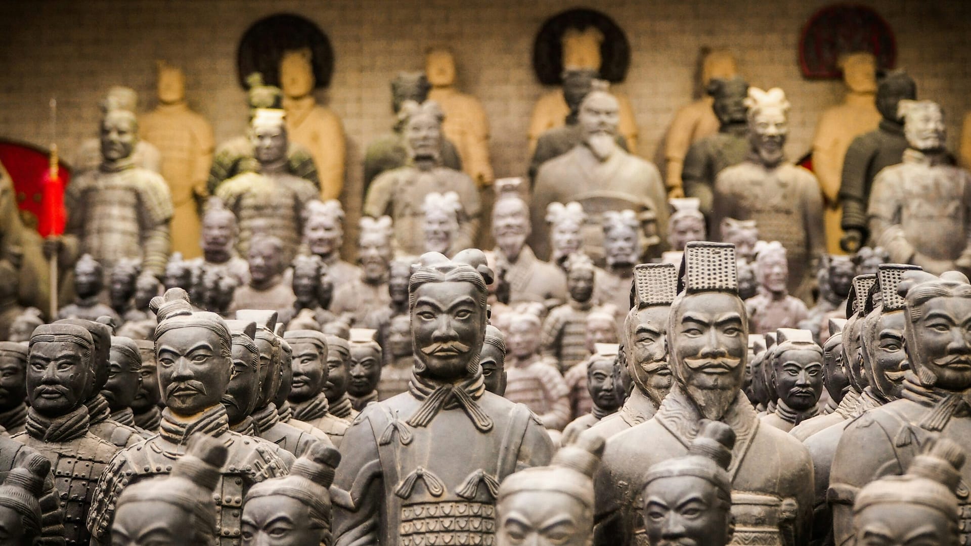 Terracotta Warriors Qin Dynasty — thousands of clay soldiers in Xi'an, China