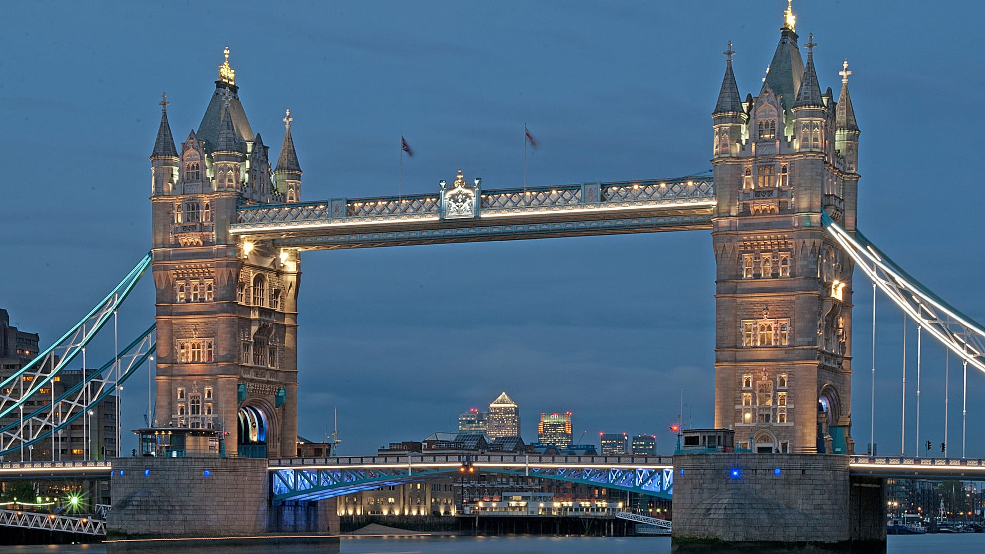 Tower Bridge over the Thames at dusk with Canary Wharf in the background, London — learn Mandarin online from London with WillyChina